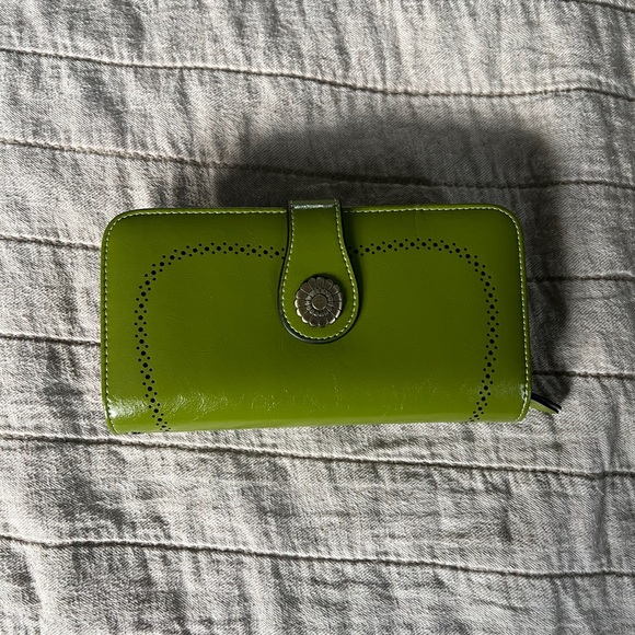 BRAND NEW Green Leather Wallet - Picture 1 of 6